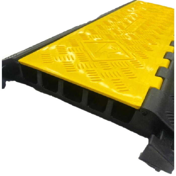 Protector de Cable de 5 Canales / Base de Goma y Tapa de Plastico / Capacidad 4.6 Toneladas / Canal 38x35MM / Longitud 90 cm / Amarillo y Negro - Image 1